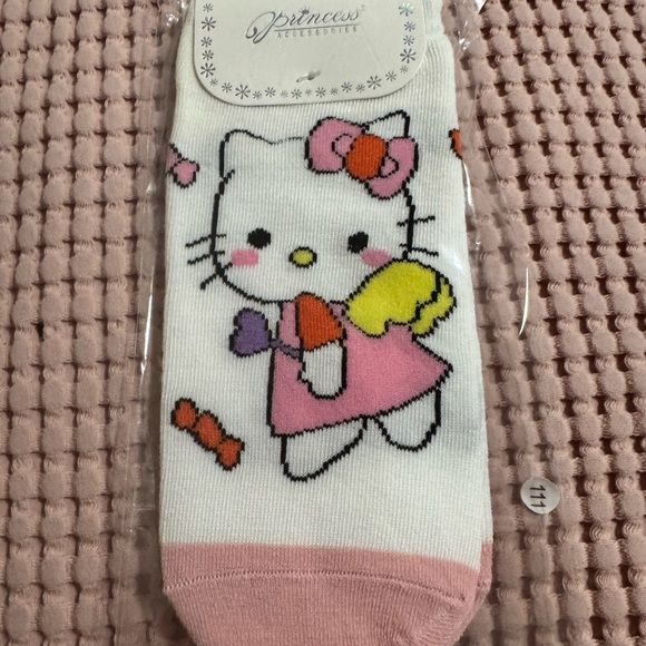 None Other - NWT Hello Kitty Socks - Pink and White